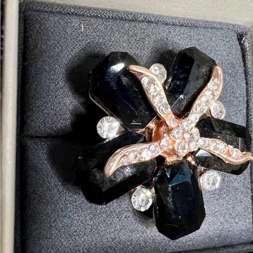 Elegant Black and Silver Floral Brooch